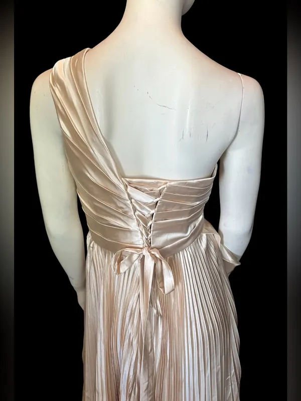 Elegant One Shoulder Pleated Asymmetrical Hemline Champagne 6 NWOT - Image 5