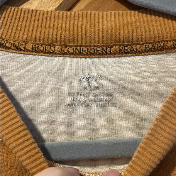 Aerie fuzzy light Sherpa crewneck mustard yellow crewneck sweatshirt - Image 4