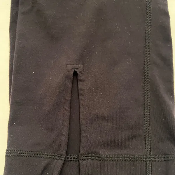 Lululemon  capei slit bottom size 6 - Image 3