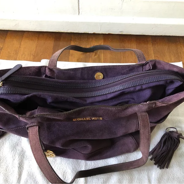 Michael Kors Large Purple Suede Shoulder Bag For Everyday Use - Image 4