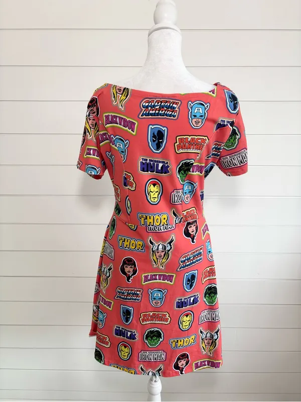 Marvel Avengers Coral Graphic Superhero Scoop Neck Dress Size L Comic Print - Image 4