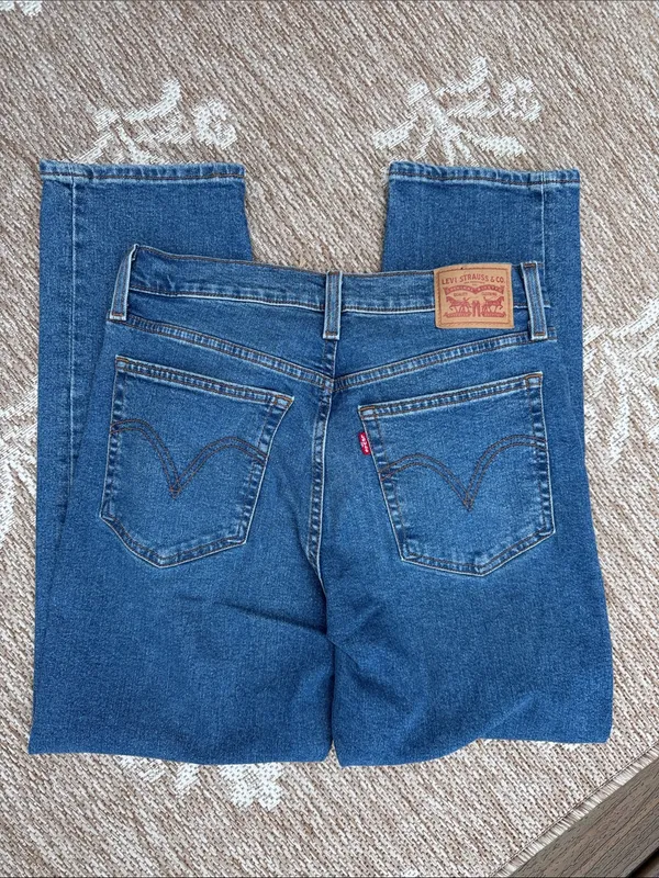 Levi Blue Denim Jeans - Classic Straight Fit - Image 3