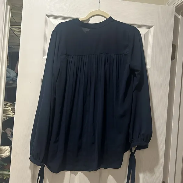 Abercrombie Oversize Pleated Front Bow Tie Cuff Blouse size medium - Image 3