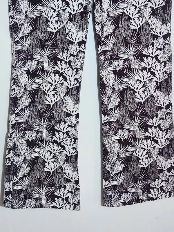 LOFT Brown and White Coral Print Cropped Bootcut Pants Size 2 - Image 4