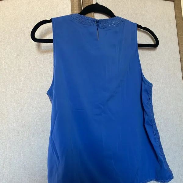 FINAL MARKDOWN Adam Levine Blue Sleeveless Lace front Top large - Image 3