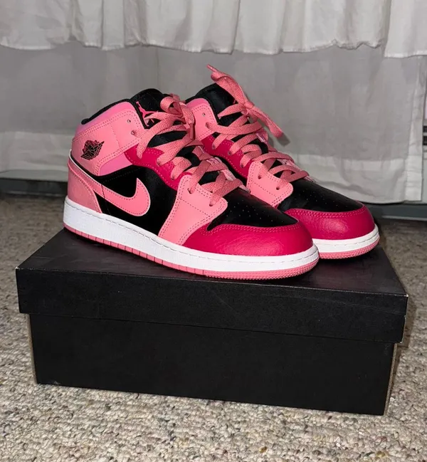 Nike Air Jordan Mid GS 1 - Image 2