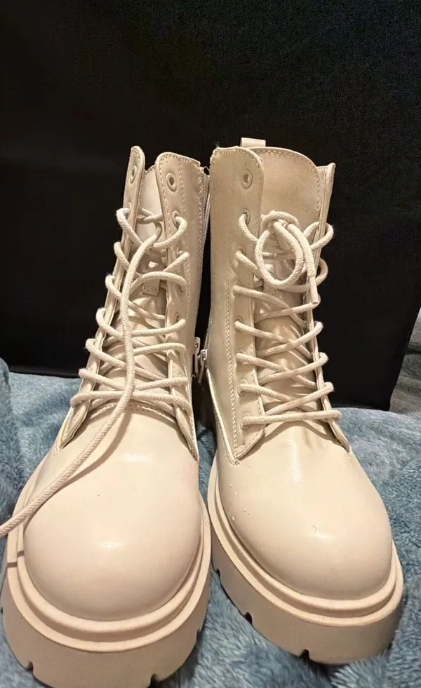 No Boundaries Women's Beige Platform Combat Boots Size 9 - Image 2