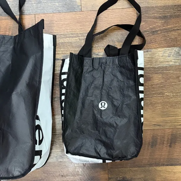 Lululemon Women's Black Bag - Image 3