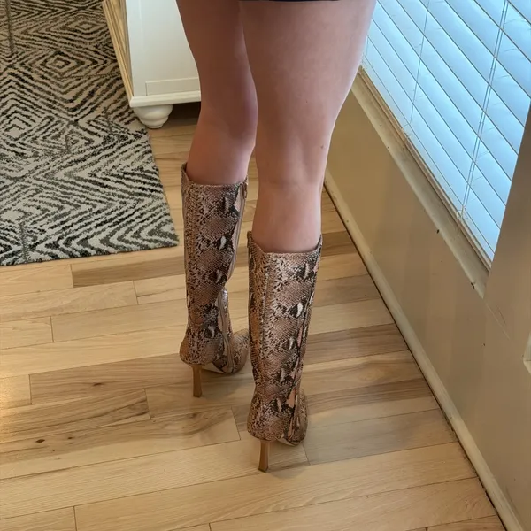 Steve Madden Kathleen knee-high boots- snake skin! Size 6! - Image 3