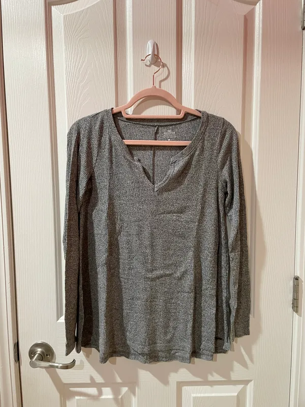 Hollister Must Have Collection Long Sleeve Tee - Image 2