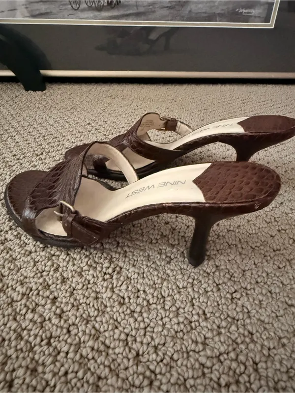 Nine West Dobbs Brown Croc-Embossed Leather Slide Sandals with Buckle Detail - Image 6