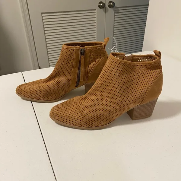 NWT |‎ Qupid women’s tan mesh boots — size 8 - Image 4