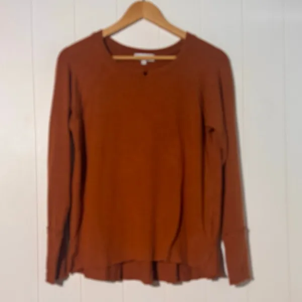 Michael Stars Women's Medium Rust Long Sleeve High Low Hem Soft Knit Top - Image 2