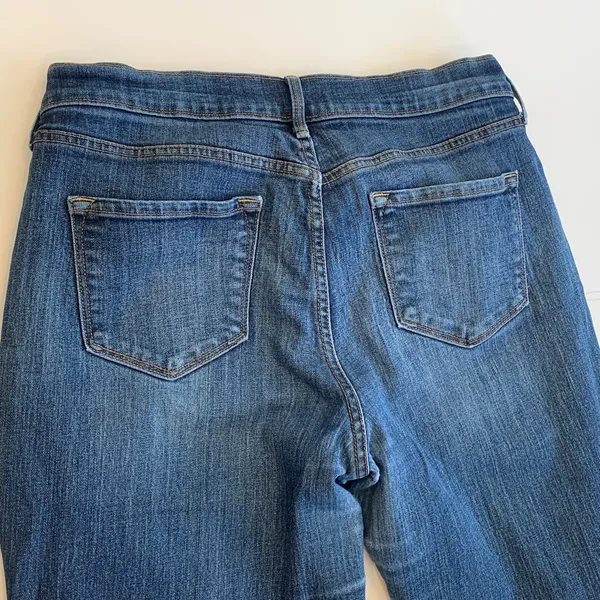 Old Navy Curvy Mid-Rise Women's Size 10 Boot Cut Jeans in Dark Blue - Image 6