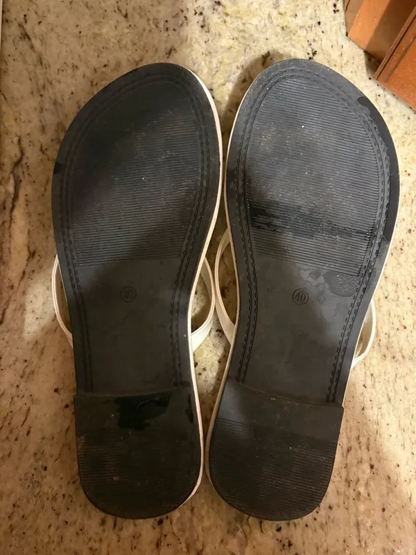 Women's White Flip Flop Sandals with Slim Straps Size 9 - Image 2