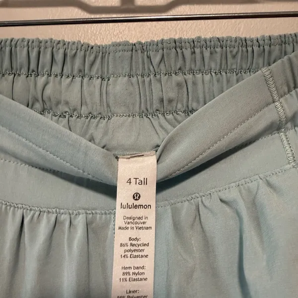 Lululemon Hotty Hot Short II *Long 4" in Hazy Jade Green Size 4‎ Tall - Image 4
