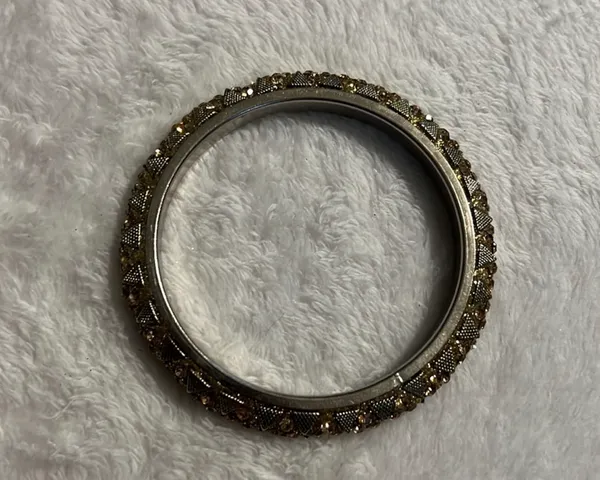 Beautiful Rhinestone Statement Bracelet Bangle Gold - Image 5