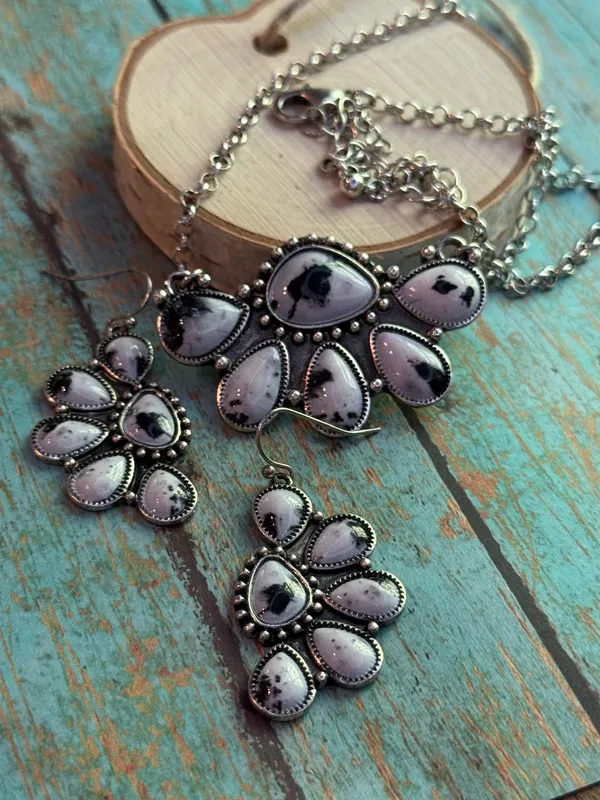 Black and white western style ladies jewelry set - Image 4