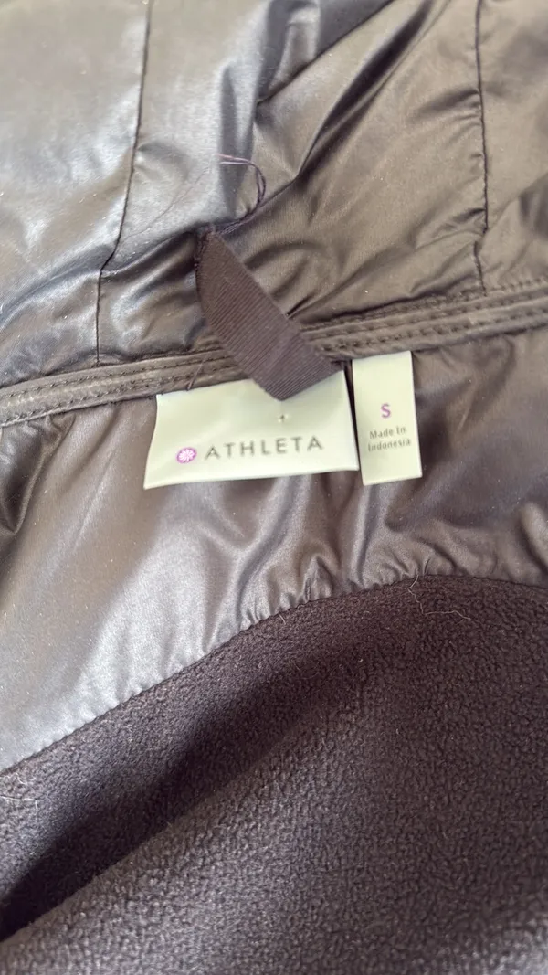 Athleta Women's Black Quilted Fleece Jacket Size Small - Image 7
