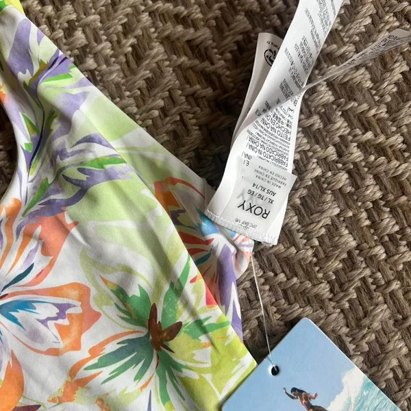 Roxy retro revo one piece sz XL - Image 3