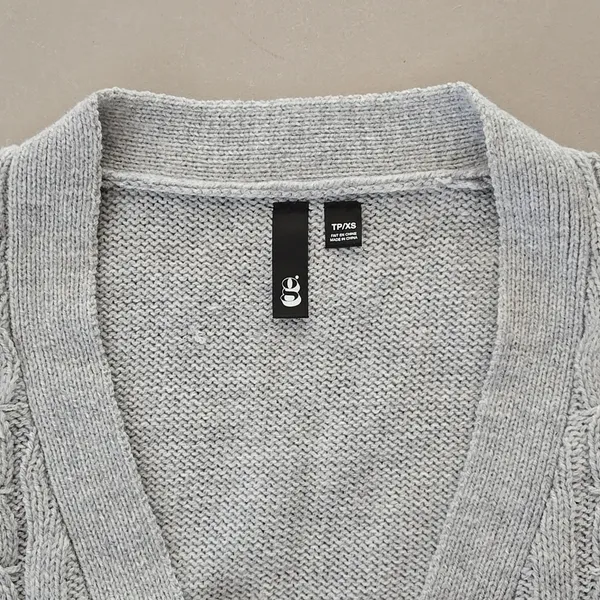 Woman's Gray Cable Knit Sweater Vest Size XS - Image 4