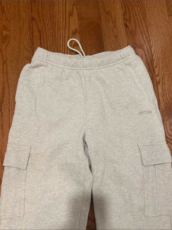 Aritzia Cozy Sweatfleece Mega Cargo Sweatpant Size Small - Image 2