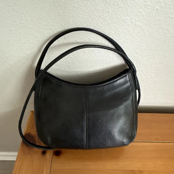 Vintage Y2K Minimalist Fossil Small Black Pebble Leather Crossbody Has Key Charm - Image 4