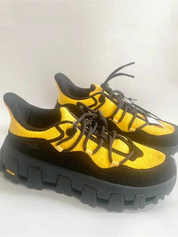 P448 Monalea Vibrum hiking athletic shoes black yellow - Image 2