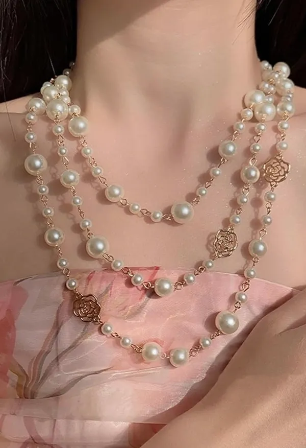 Elegant Gold and Pearl Long Necklace - Image 3