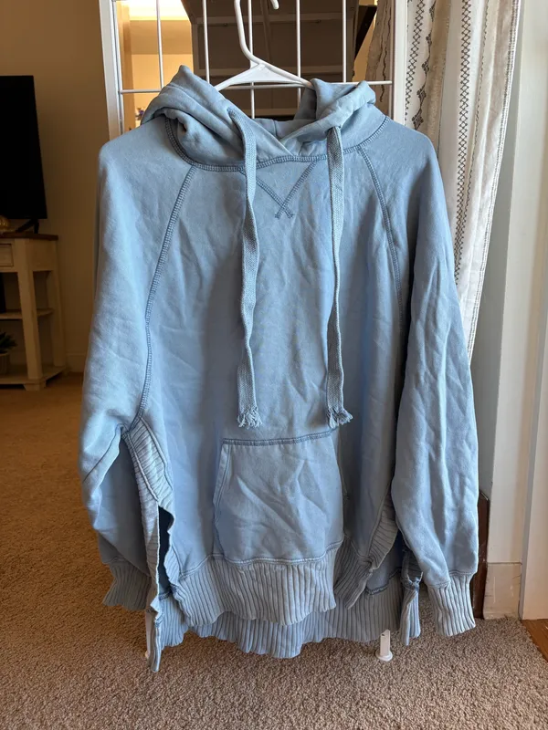 American Eagle Sweatshirt - Image 2