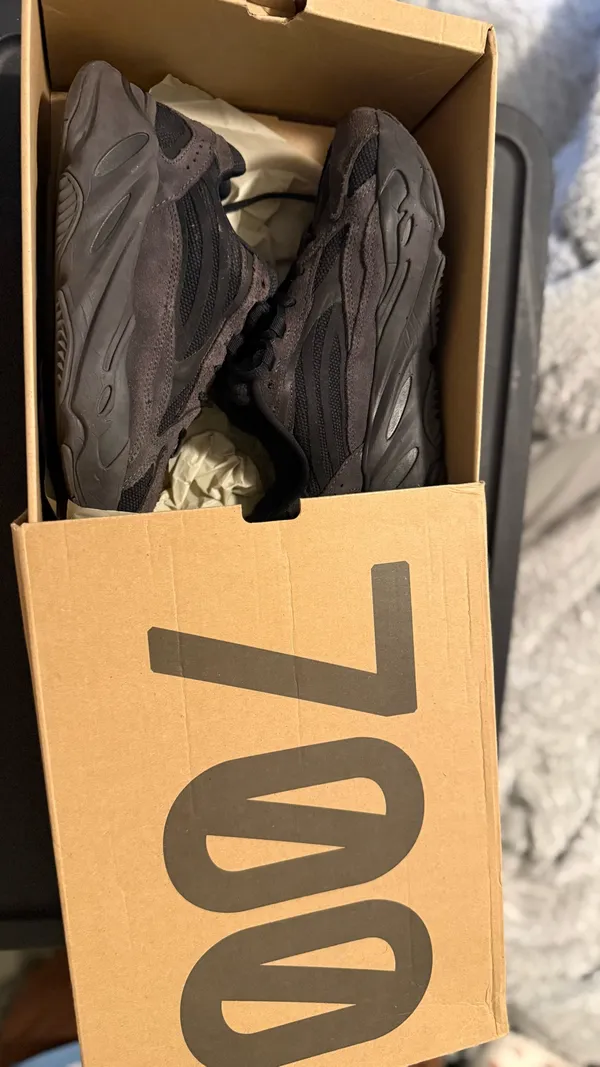 Yeezy Boost 700 V2 - Image 3