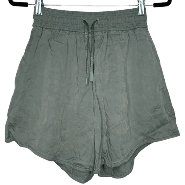 Lululemon Feeling Femme Short Size 4 - Image 3