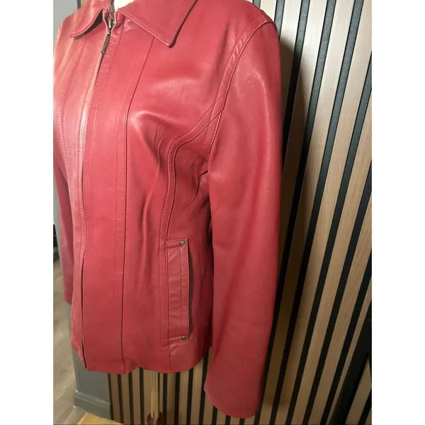 Leslie Fay red leather jacket size small stylish form fitting - Image 2