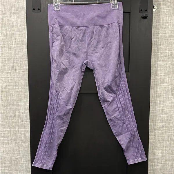 Fabletics Lavender Seamless Long Sleeve Top and Leggings Set size L/XL - Image 4