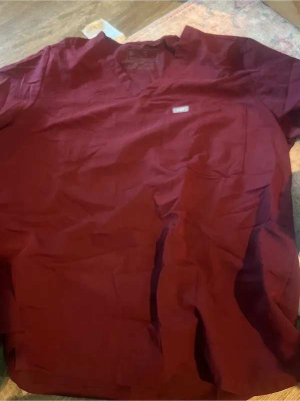 Figs xxl burgundy top - Image 3