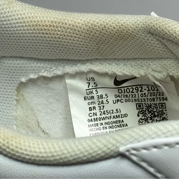 Nike Blazer Classic White and Black Low-Top Sneakers 7.5 - Image 9