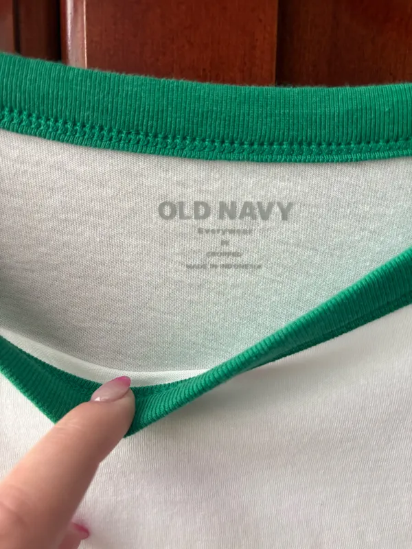 Old Navy Tee Shirt Cropped - Image 2