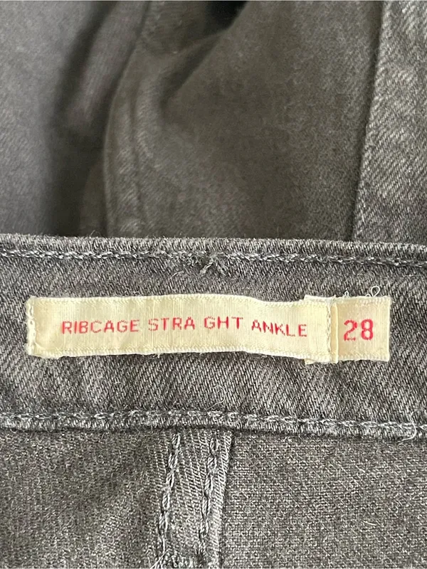Levi’s Ribcage Straight Ankle Black Jeans Women’s Size 28 Button Fly - Image 8