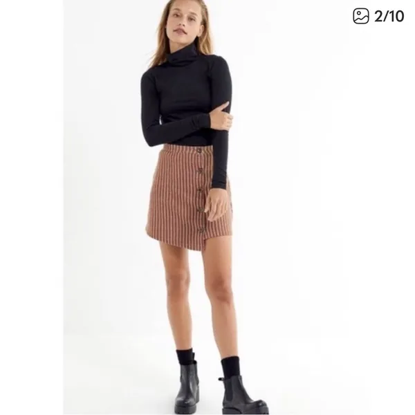 NWT Urban Outfitters Size M Brown and White Pinstriped asymmetrical mini skirt - Image 3