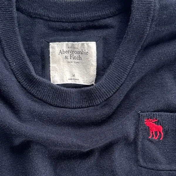 Y2K Abercrombie & Fitch Navy Blue Knit Sweater Moose Logo Split Hem Womens Small - Image 2
