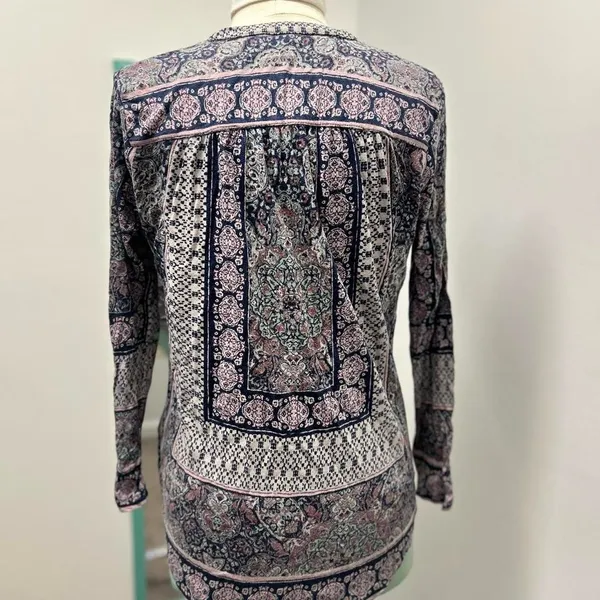 Lucky Brand Elegant Navy, Lavender and White Women's Peasant Top - Image 3