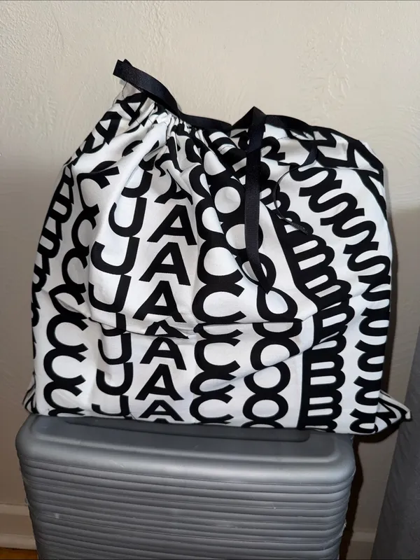 Marc Jacobs The Mesh Medium Tote Bag Blackout + Dust Bag - Image 9