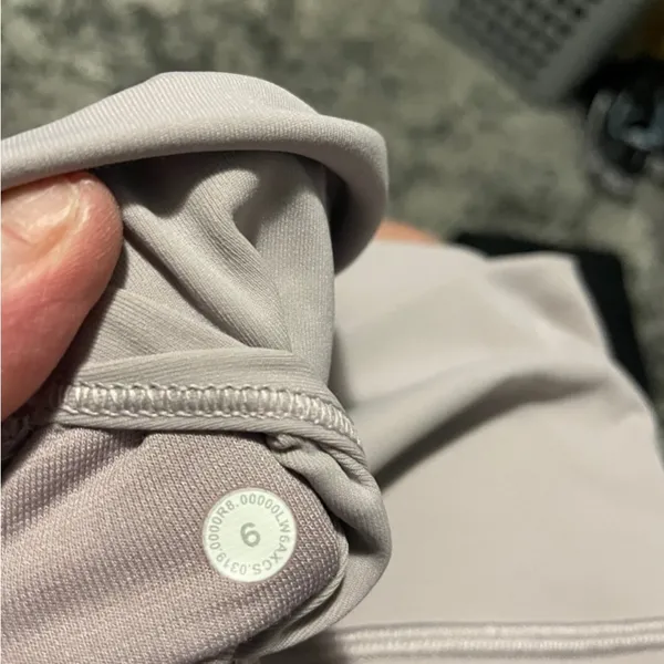 Lululemon Lululemon Wunder Under Crop (High-Rise) *Full-On Luxtreme 21" size 6 - Image 8