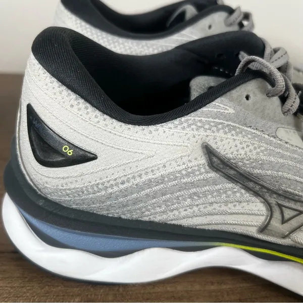 Mizuno Wave Sky 6 Women's Shoe Size 7.5 #231A - Image 2