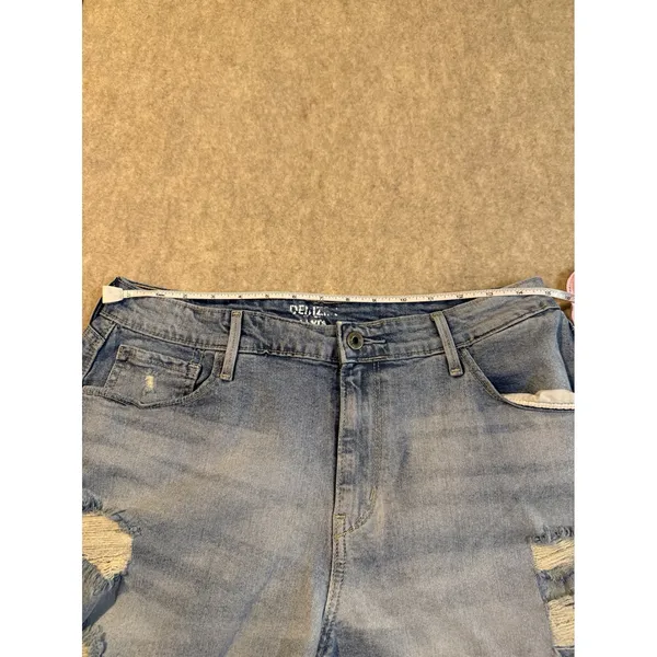 Denizen from Levis Womens Distressed Denim Shorts Light Wash Raw Hem Size 14 - Image 8