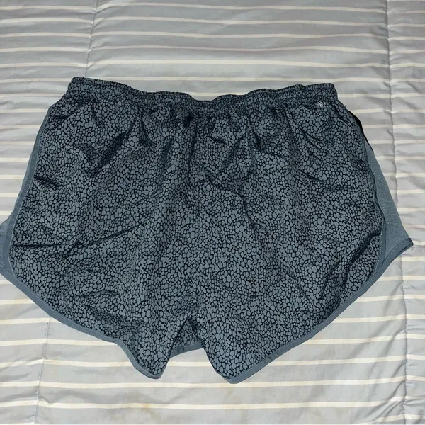 NIKE gray speckled shorts, size Large, elastic waist with drawstring, lined - Image 2