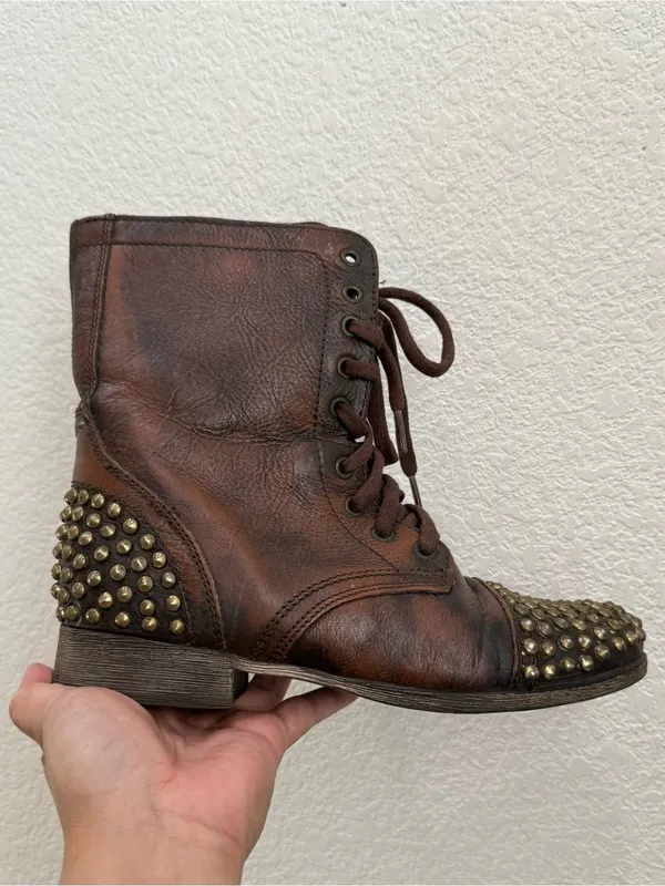 STEVE MADDEN “Tarnney” Distressed Brown Leather Studded Moto Boots Size 7.5M - Image 3