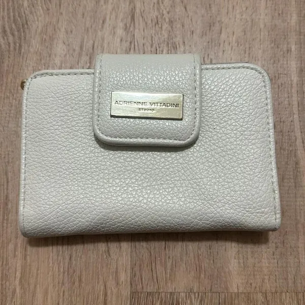 ADRIENNE VITTADINI |‎ Woman's Off White Pebble Leather Bifold Clutch Wallet - Image 2