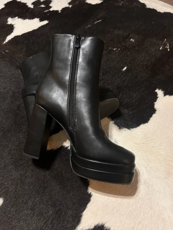 Dream Paris Boots Black - Image 2