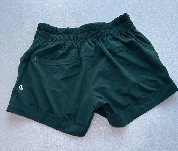 Lululemon Spring Break Away Shorts 3” Women’s Activewear Size 4 Deep Green - Image 2